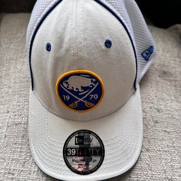 Buffalo Sabres New Era fitted hat in very good condition - Picture 1 of 6